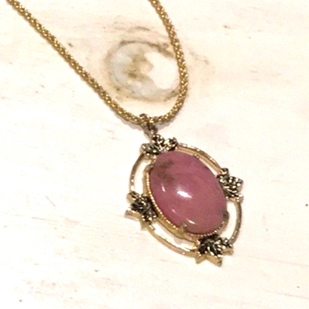 Vintage Pink Agate Pendant Necklace Gold Tone Victoriana Bridgerton